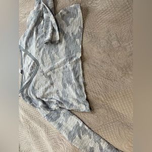 White camo sweater forever 21